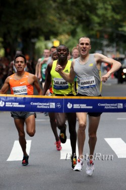 Andy Baddeley gewann in einem knappen Finish bei der Fifth Avenue-Meile in New York. © www.photorun.net