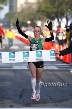 Shalane Flanagan siegt bei den US Halbmarathon-Meisterschaften. © www.photorun.net