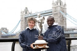 Irina Mikitenko und Sammy Wanjiru nach ihrem Sieg beim London-Marathon im April. © www.photorun.net