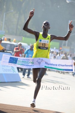 Denis Ndiso siegte beim Mumbai-Marathon in Indien. © www.photorun.net
