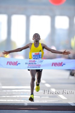 Haile Gebrselassie bei seinem Sieg in Berlin im vergangenen Jahr. © www.photorun.net