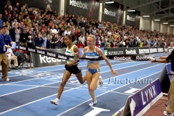 Sentayehu Ejigu gewinnt über 5.000 m hauchdünn vor Shalane Flanagan. © www.photorun.net