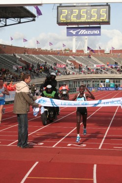Lydia Cheromei lief bei ihrem Marathon-Debüt in Amsterdam zum Sieg. © ING Amsterdam Marathon