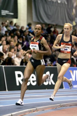 Meseret Defar ist der Konkurrenz voraus. © www.photorun.net