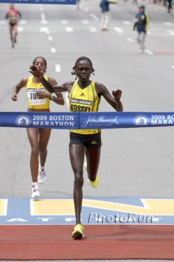 Salina Kosgei gewann vor einem Jahr mit nur einer Sekunde Vorsprung vor Dire Tune den Boston-Marathon. Beide gehen in Boston wieder an den Start. © www.photorun.net