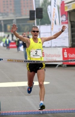 Iaroslav Musinschi siegt mit Streckenrekord in Düsseldorf. © www.photorun.net