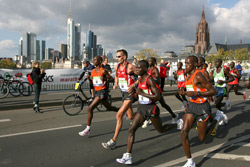Carsten Eich, hier als Pacemaker beim Frankfurt-Marathon, beendete seine Karriere. © www.photorun.net