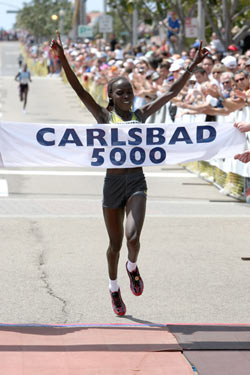 Vivian Cheruiyot triumphierte in Carlsbad. © www.photorun.net