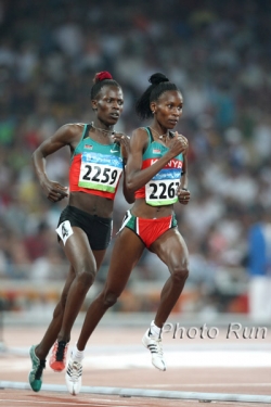 Pamela Jelimo (links) und Janeth Jepkosgei schrieben über 800 m Sportgeschichte für Kenia. © www.photorun.net