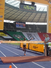 Siegerin nach 25 km – Peninah Arusei. © MR