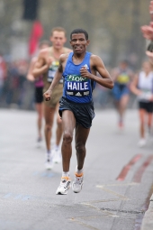 Haile Gebrselassie schaut in den Herbst für seinen nächsten Marathon. © Jiro Mochizuki / Photo Run