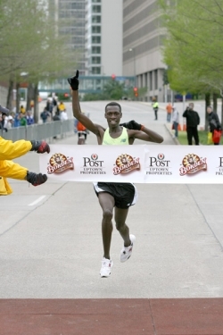 Simon Ndirangu siegte in Dallas. ©&nbsp;www.photorun.net