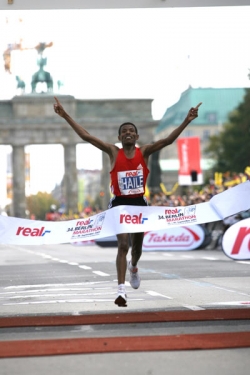 Haile Gebrselassie's Weltrekord im Marathon zählt für uns zu den beeindruckendsten Rennen in 2007. © www.photorun.net