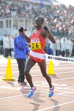 Sammy Wanjiru gewinnt in Fukuoka mit Kursrekord. © www.photorun.net