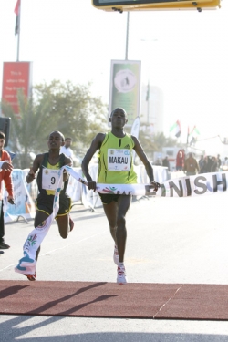Patrick Makau Musyoki gewinnt ganz knapp vor Tsegaye Kebede. © www.photorun.net