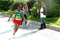 Alemayehu Shumye auf dem Weg zum Streckenrekord in Beirut. © BLOM Beirut-Marathon