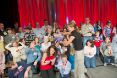 „High fives” mit den Kindern der DFMC. © Dana-Farber-KI (Foto: Justin Knight)