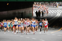 Der Wind war ein harter Gegner für die Eliteläufer beim Tokio-Marathon. © www.photorun.net