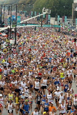 Tausende sind auf Chicagos Straßen unterwegs. © www.PhotoRun.net