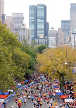 … beim New York-Marathon am 6. November werden etwa 45.000 Läufer an den Start gehen. © www.PhotoRun.net