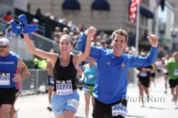 Geschafft! …wenige Meter vor dem Ziel des Boston-Marathons. © www.PhotoRun.net