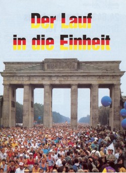Berlin-Marathon 1990. Mit vielen Emotionen liefen wir durch das Brandenburger Tor. Die Medien, wie hier die Ausdauer-Zeitschrift Sport-Spezial, berichteten mit umfangreichen Reportagen und bewegenden Bildern von diesem unglaublichen Marathonereignis. © Sport-Spezial