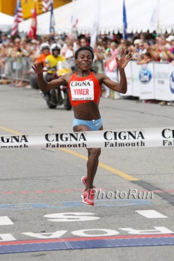 Wude Ayalew, seen here at 2010 Falmouth 10K, won in São Paulo. © www.PhotoRun.net