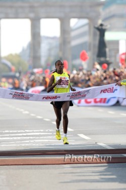 Atsede Besuye siegt erstmals bei einem großen Marathon. © www.PhotoRun.net