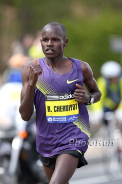 Robert Kiprono Cheruiyot auf dem Weg zum Sieg beim Boston-Marathon 2010. © www.photorun.net