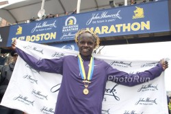 Robert K. Cheruiyot nach seinem Boston-Marathon Triumph. © www.photorun.net