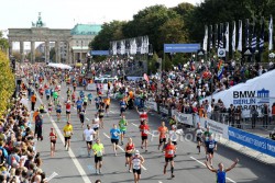 Das Rennen in Berlin mit Ziel am Brandenburger Tor ist der erste der großen City-Herbst-Marathonläufe. © www.PhotoRun.net