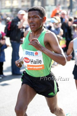 Auch Haile Gebrselassie, hier zu sehen beim Vienna-Halbmarathon 2011, ließ sich das einmalige Bahnrennen nicht entgehen. © www.photorun.net