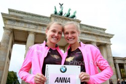 Anna Hahner, hier rechts zu sehen mit ihrer Zwillingsschwester Lisa, zeigte einmal mehr eine überzeugende Leistung und steigerte sich. © www.PhotoRun.net