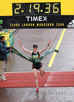 Deena ist die bisher einzige Amerikanerin, die den Marathon unter 2:20 gelaufen ist – dies gelang ihr vor drei Jahren in London. © www.photorun.net