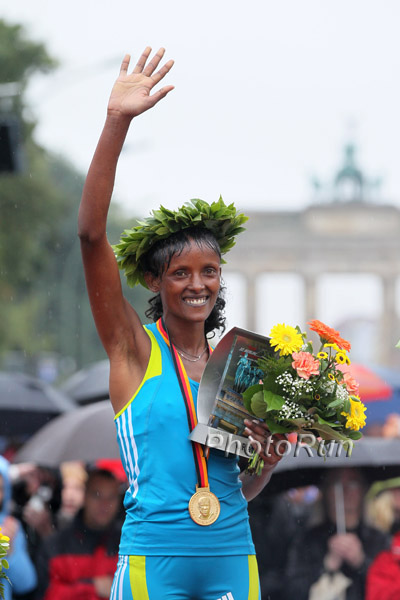Aberu Kebede triumphiert erstmals bei einem großen Marathonrennen. © www.PhotoRun.net