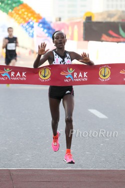 Mary Keitany clocked an impressive time in Ras Al Khaimah. © www.PhotoRun.net