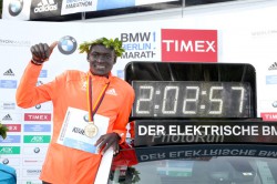 Dennis Kimetto celebrates his world marathon record. © www.PhotoRun.net