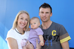 Zusammen mit Ehemann Gary Lough und Töchterchen Isla feierte Paula Radcliffe in New York. © www.photorun.net