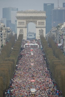 Der Start zum Paris-Marathon mit über 30.000 Läufern. © Paris-Marathon
