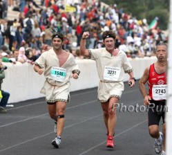 Griechische Götter triumphieren beim Athen-Marathon. © www.photorun.net