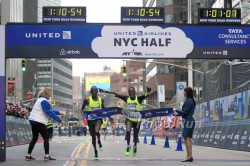 Leonard Korir and Stephen Sambu ran side by side to the finish in the “Big Apple.” © www.PhotoRun.net