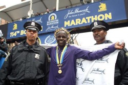 Robert Kiprono Cheruiyot nach seinem Boston-Marathon Sieg. © www.PhotoRun.net