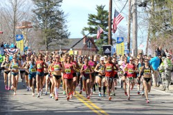 Der Start des Frauenrennens in Boston im April 2014. © www.PhotoRun.net