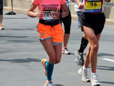 Uta zusammen mit Natalie Morales beim Boston-Marathon 2014. © MarathonFoto