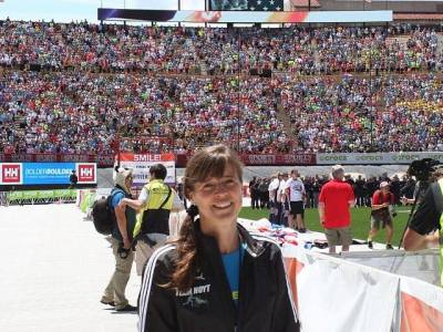 Wir hatten ein fantastisches BolderBOULDER Wochenende. Tausende verfolgten das bewegende Memorial Day-Tribut im Folsom Stadion der University of Colorado, 26-05-2014. © Take The Magic Step