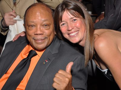 Produzent und Musik-Ikone Quincy Jones mit Marathonlegende Uta Pippig bei der „Be Beautiful Be Yourself” Fashion Show 2011 der Global Down-Syndrome-Foundation. © Steve Crecelius
