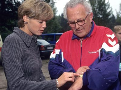 Zeitvergleich mit Heinz Lüdemann. Wie schon in den späten 70er. Heinz Lüdemann war Utas erster Trainer und arbeitete mir ihr von 1977-1983. © Victor Sailer
