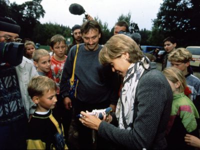 Autogrammstunde bei den Kindern in Petershagen. © Victor Sailer