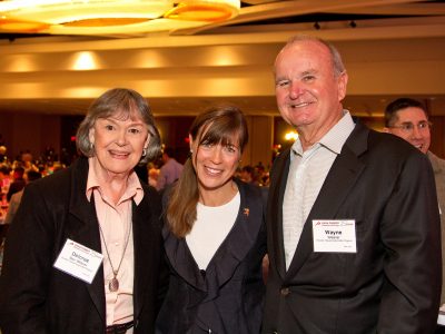 Uta zusammen mit Dolores Barr Weaver und Wayne Weaver, den Gründern des Claudia Adams Barr Programmes. © Aaron Washington Photography, Boston im April 2014