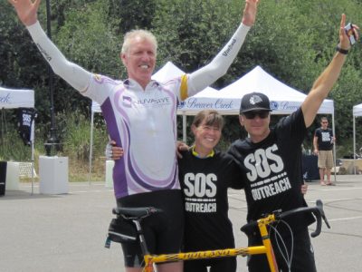 Bill Walton, Uta und Arn Menconi beim SOS Outreach Colorado-Eagle River Ride 2013. © Take The Magic Step